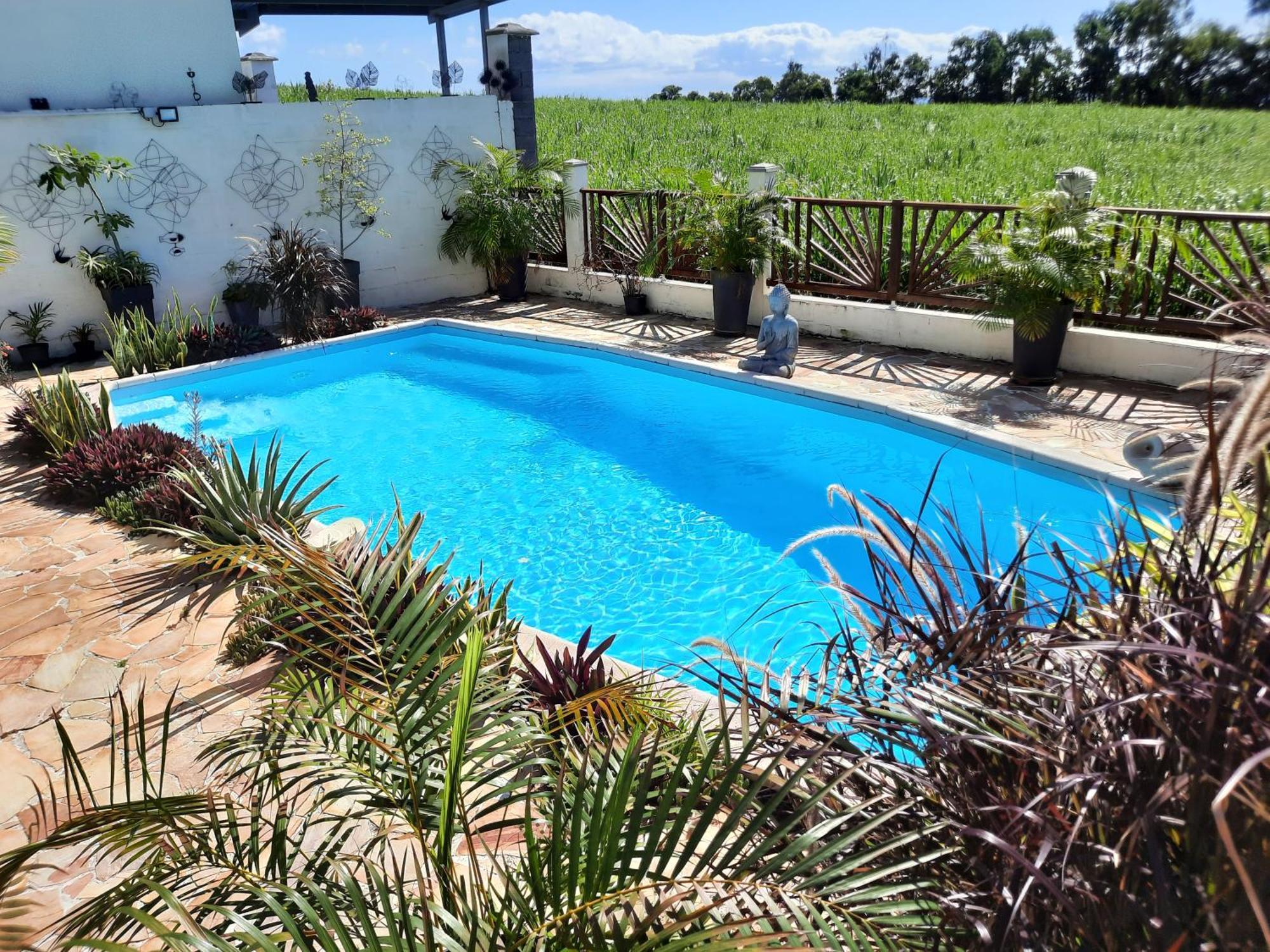 Joli Appartement, Piscine, Jacuzzi Sainte-Suzanne Buitenkant foto