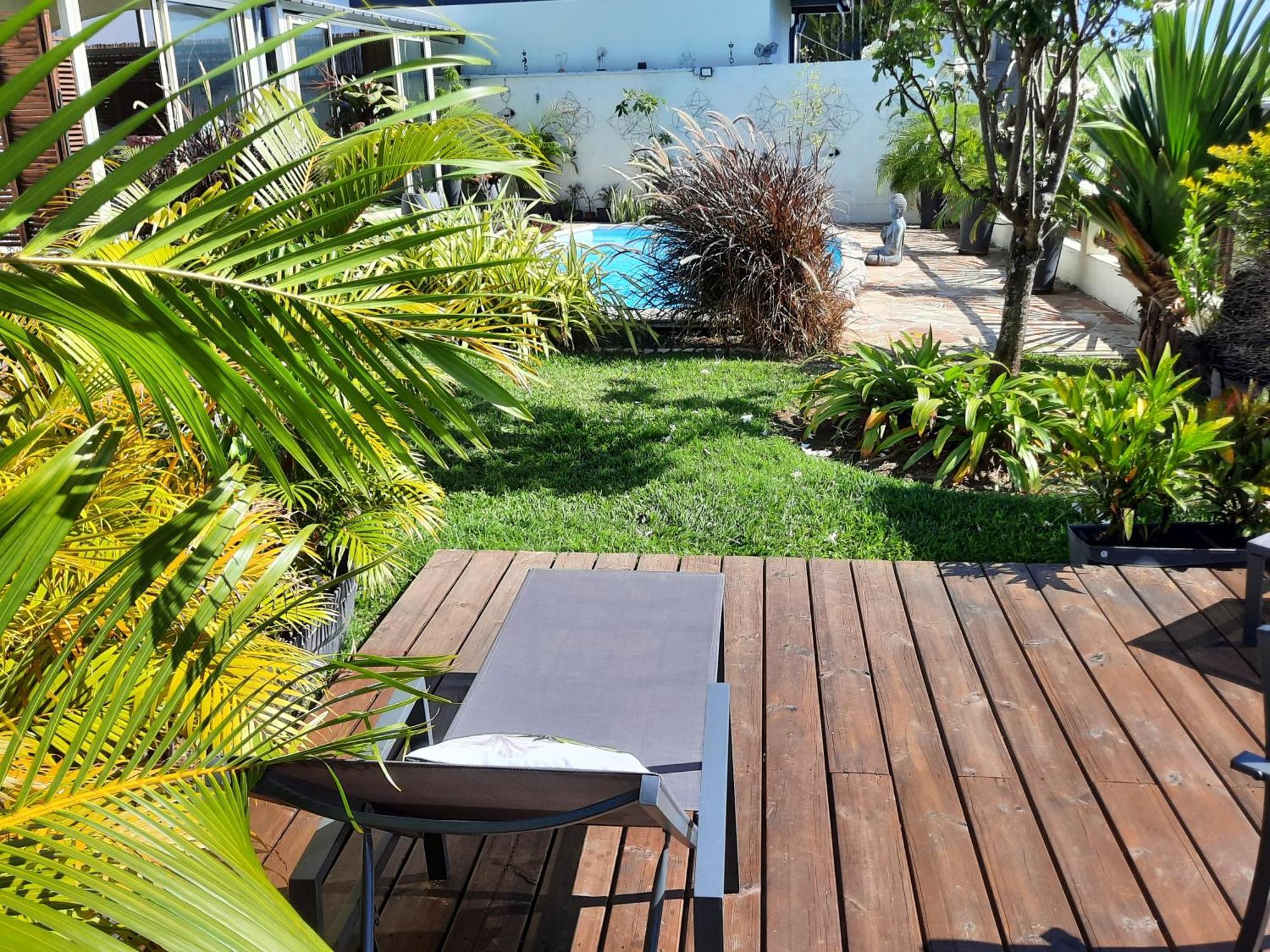 Joli Appartement, Piscine, Jacuzzi Sainte-Suzanne Buitenkant foto